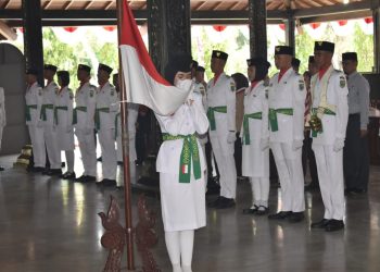 Bupati Kukuhkan 30 Anggota Paskibraka Kabupaten Demak 2024