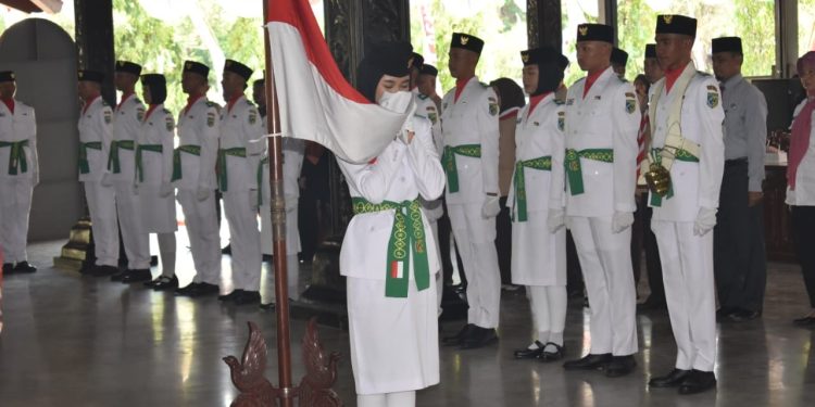 Bupati Kukuhkan 30 Anggota Paskibraka Kabupaten Demak 2024