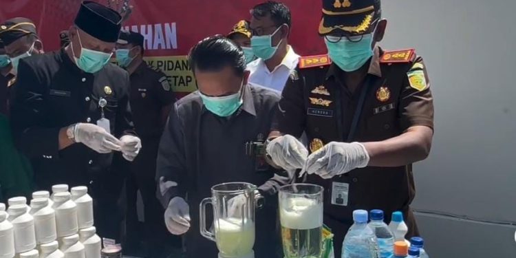Kejari Demak Musnahkan Barang Bukti Tindak Kejahatan             