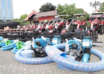 Pemkab Sukoharjo Bagikan Alsintan Kepada Petani
