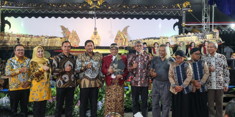 Hari Jadi Ke-79 Provinsi Jateng Digelar Wayang kulit , Pj Gubernur : Budaya Harus Dilestarikan