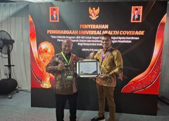 Pj Bupati Pati Terima UHC Awards 2024