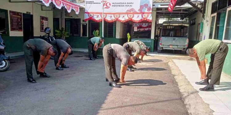 Tetap Bugar dan Jaga Stamina Tubuh,Anggota Koramil 0718/PATI Laksanakan Pembinaan Fisik