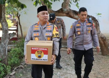 Jumat Berbagi, Kapolresta Pimpin Langsung di Slum Area Desa Widorokandang