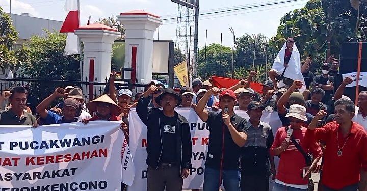 Rencana Pengusulan Pj Kades Kepohkencono Disoal, Ratusan Massa Demo di Kantor Kecamatan Pucakwangi