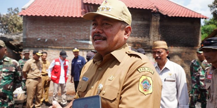 Salurkan Bantuan, Pj Bupati Pati Imbau Kewaspadaan di Musim Kemarau