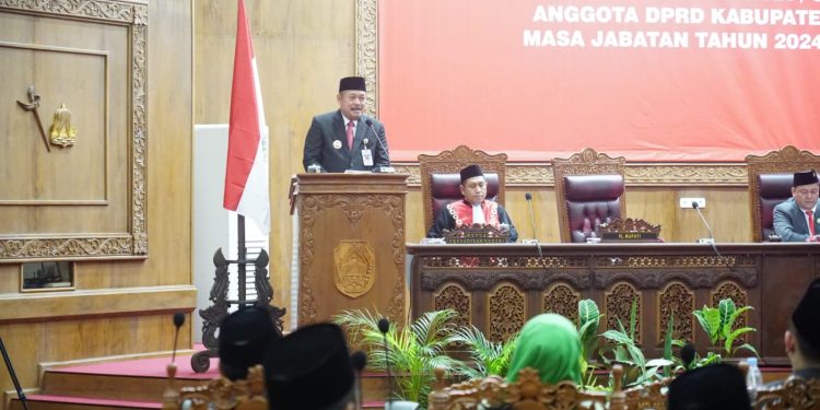 Hadiri Pelantikan DPRD, Pj Bupati Harapkan Anggota Dewan Jalankan Tugas Sebaik-baiknya