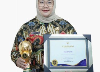 Mendekati 100 Persen Warga Terdaftar JKN , Pemkab Sragen Terima UHC Award