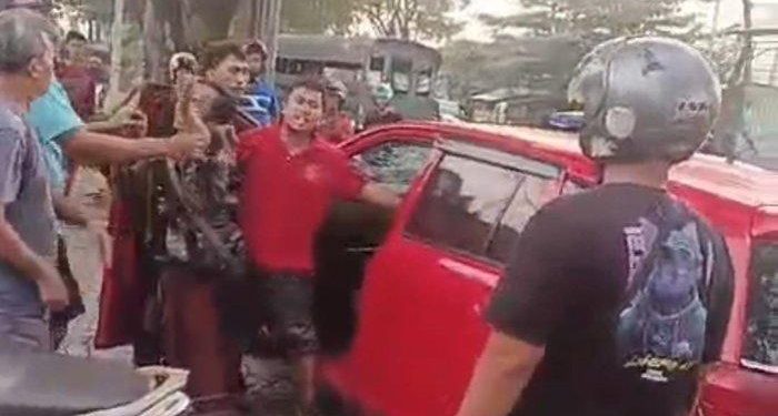  Aksi Kejar-kejaran Dramatis di Kudus, Seorang Polisi Nempel  di Kap Mobil
