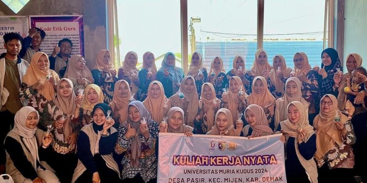 Mahasiswa KKN UMK Sulap Limbah Minyak Goreng Jadi Lilin Aromaterapi