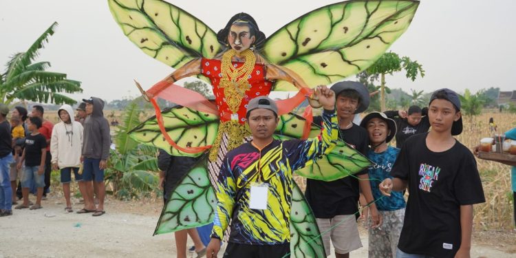 Ratusan Motif Layang-Layang Hiasi Langit Blora