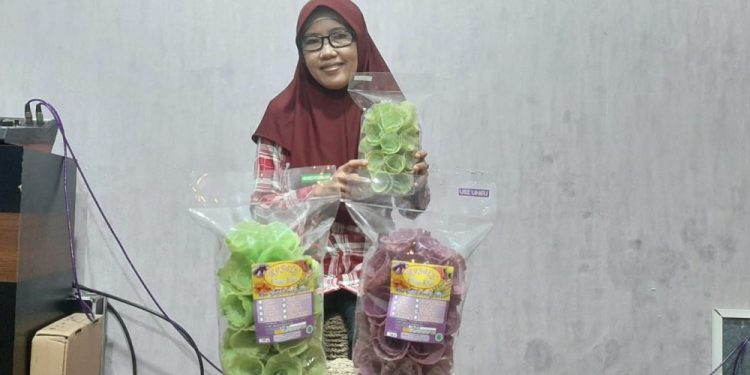 Jajan Tradisional Gapit Bunga Rasa,Kreasi Sri Mei Lianawati Laris Di Pasaran