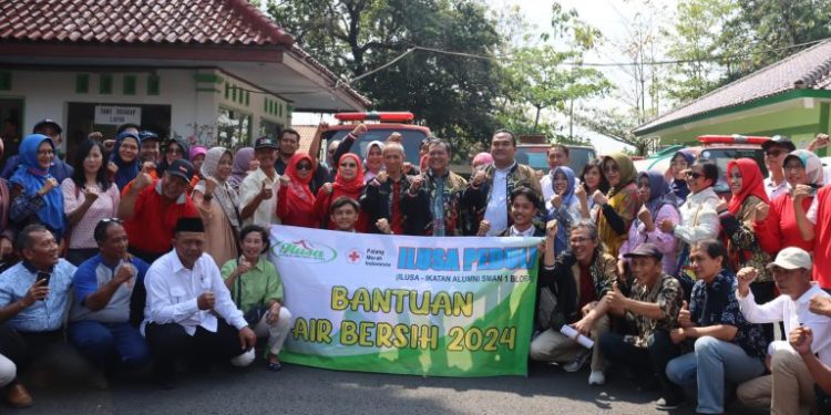 Ikatan Alumni SMA N 1 Blora Lintas Generasi ,Salurkan Air Bersih di Desa Terdampak Kekeringan