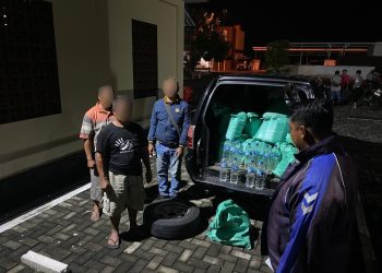 PPolsek Dempet Gagalkan Pengiriman 220 Botol Arak,Hendak Diselundupkan ke Demak
