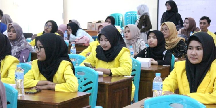 Pemkab Rembang serahkan Beasiswa Untuk 50 Mahasiswa Prestasi, Berupa UKT dan Biaya Hidup Selama 4 Tahun