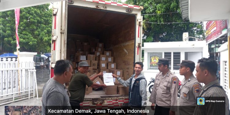 KPU Demak Terima Logistik Pemilukada Serentak 2024