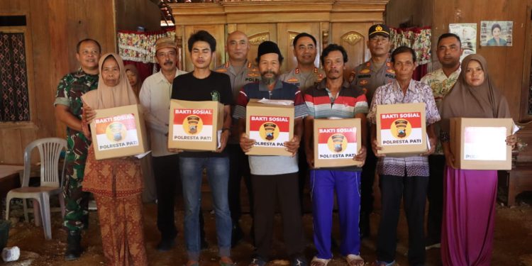 Cooling System, Polresta Pati Bersama Baznas Salurkan Bansos ke Warga Terdampak Tanah Gerak di Pucakwangi