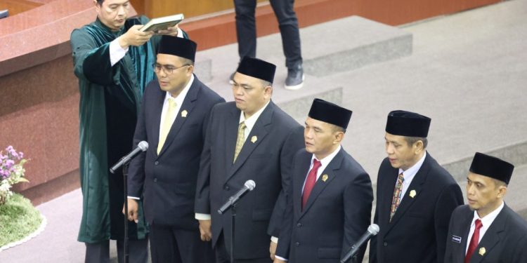 Rapat Paripurna DPRD Prov Jateng : Pengucapan Sumpah Pimpinan DPRD & Pembentukan Pimpinan Komisi